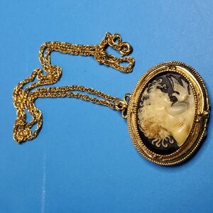 Vintage NY Corday Cameo Perfume Necklace.